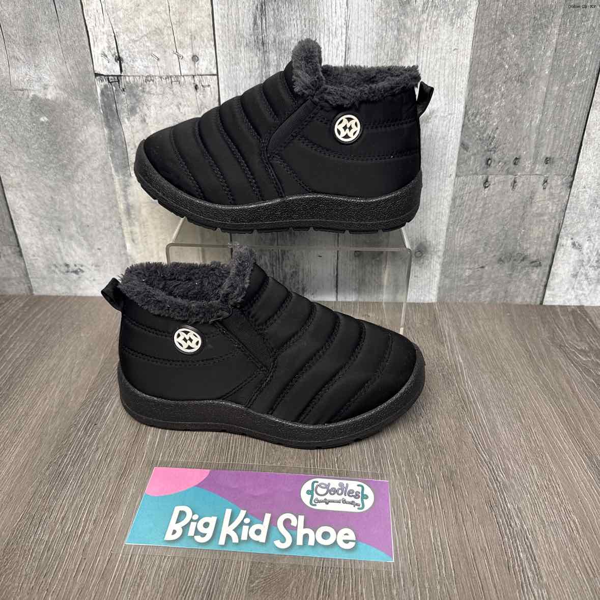 Size 1 Black B Brand Snow Boots