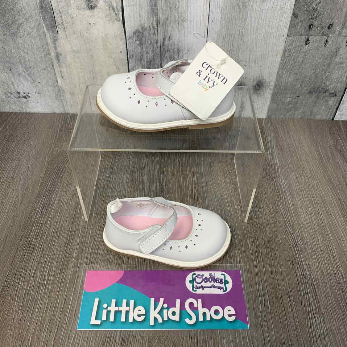 Size 4 White Crown & Ivy Dress Shoes