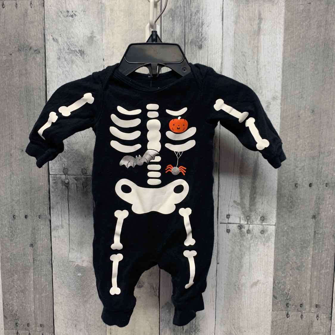 Size Newborn Black/White Carter's Romper