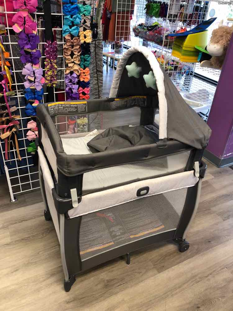 Graco Gray/White Pack N Play