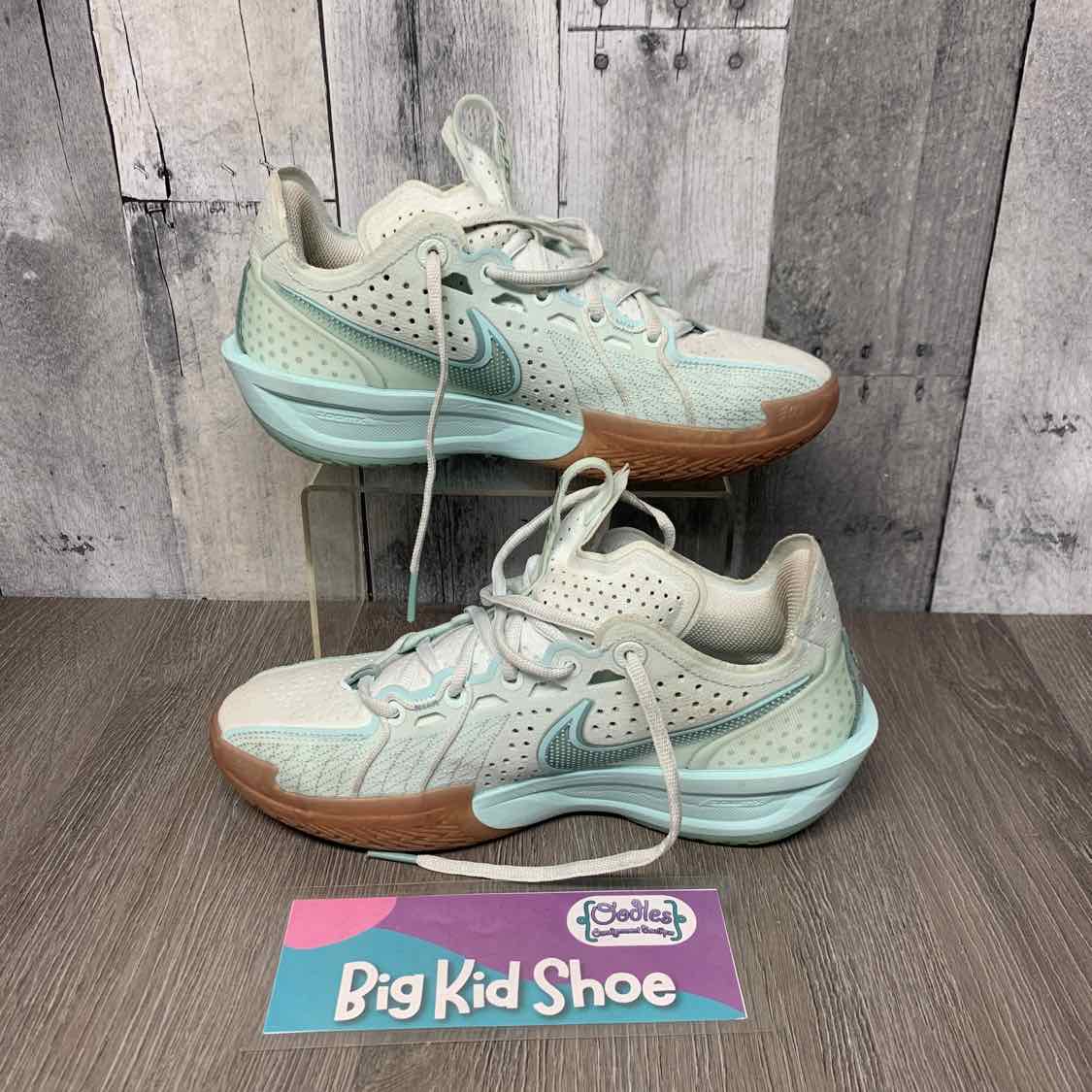 Size 7 Mint Sport Brand Sneakers