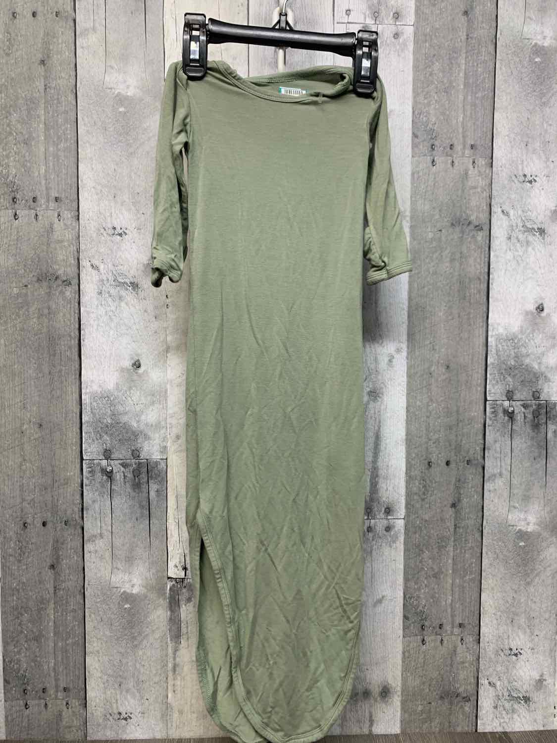 Size 0-3 Months Green Bamboo Layette