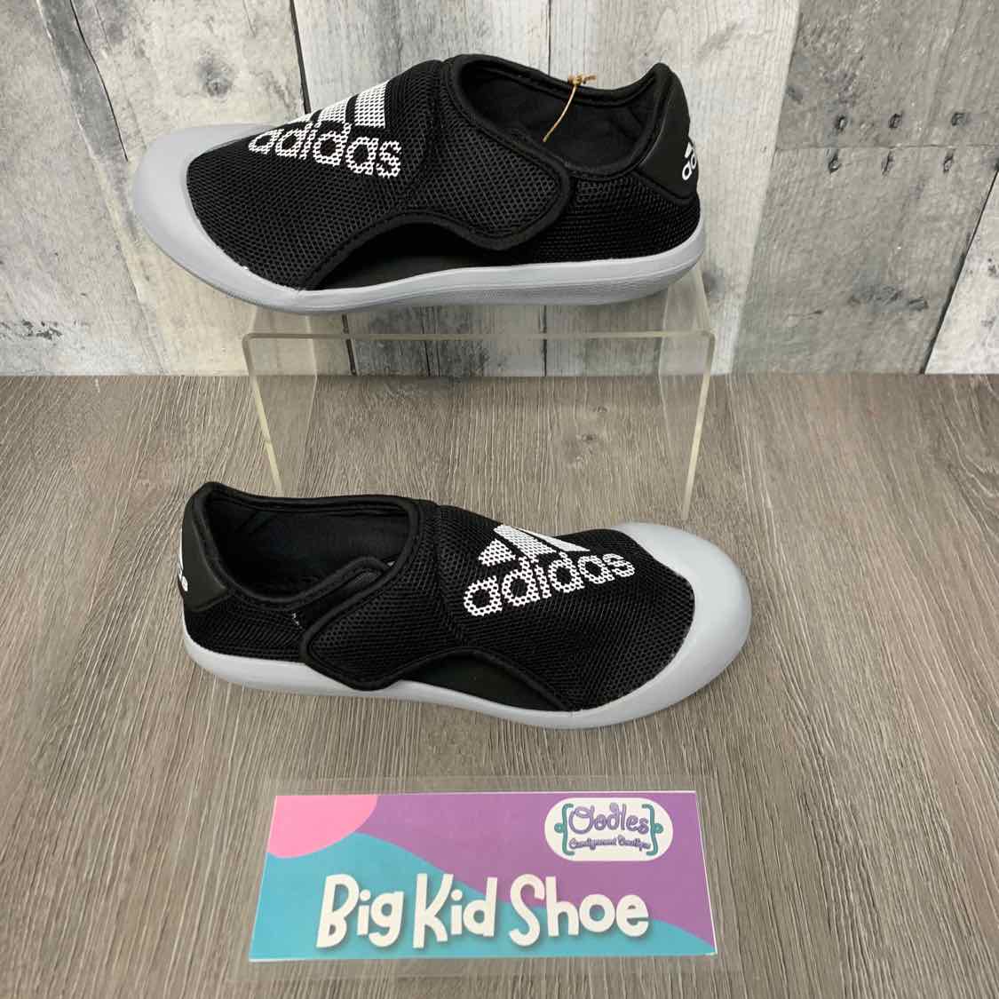 Size 2 Black/White Sport Brand Water Shoes
