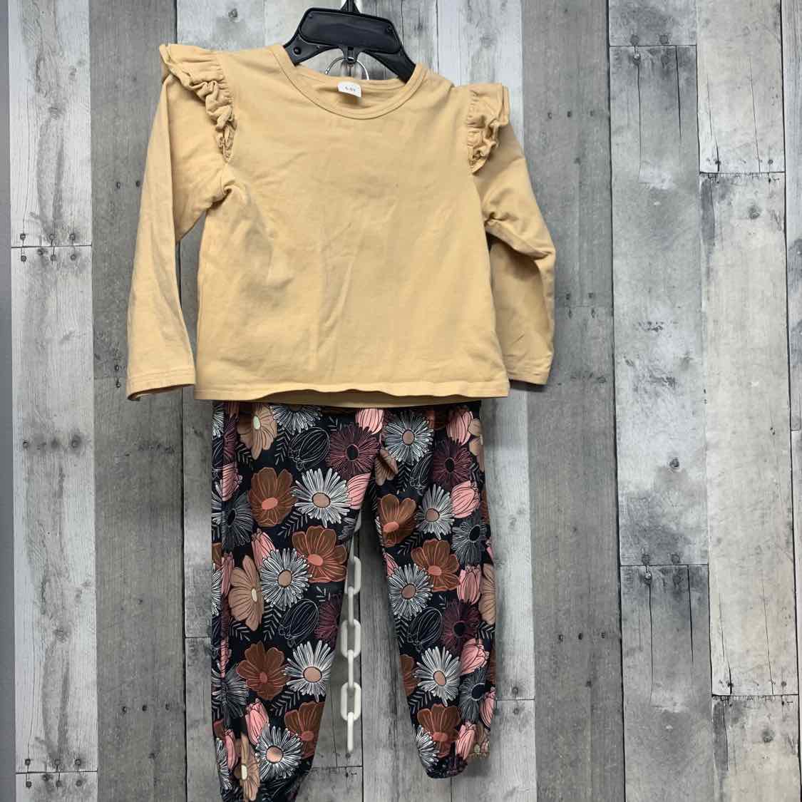 Size 5/6 Tan/Black Mid Brand Shirt/Leggings