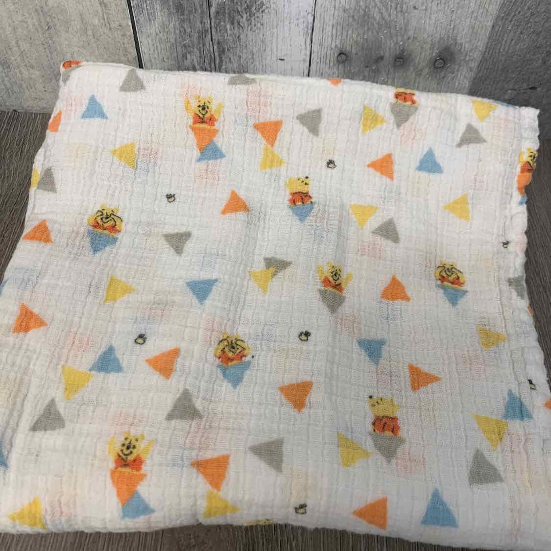 Disney White Print Pooh Blanket