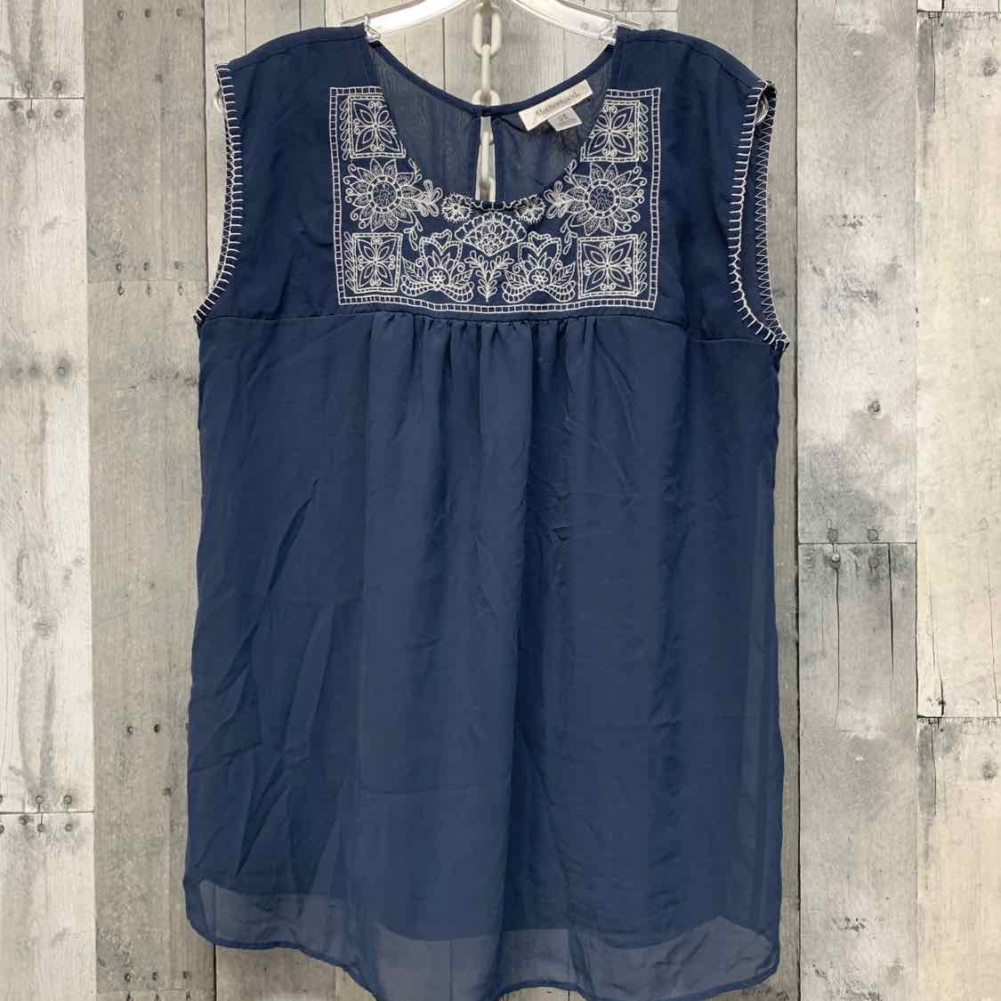 Size M Navy Motherhood Short Sleeve Top