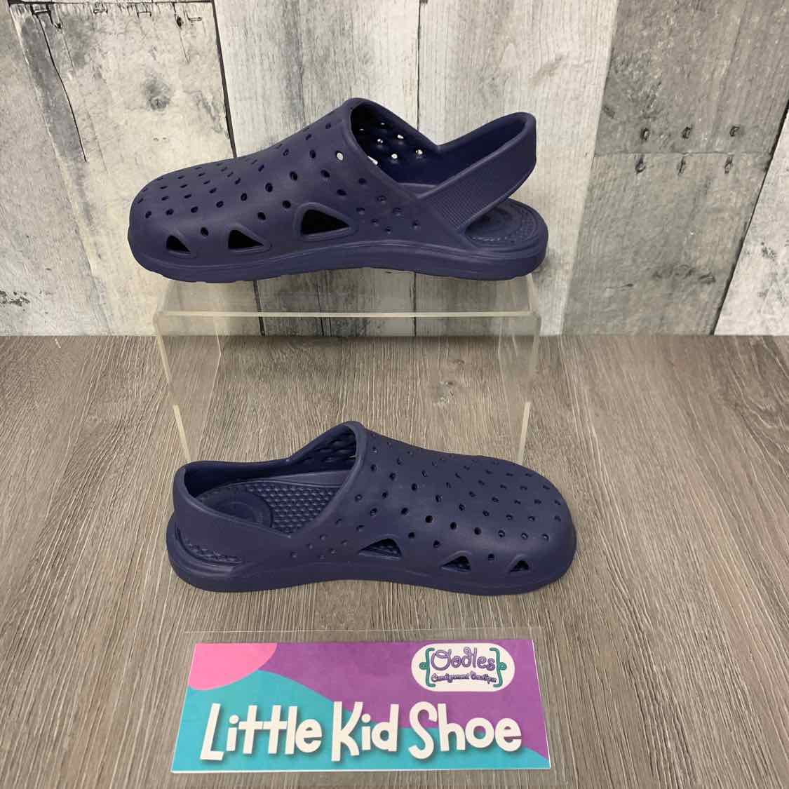 Size 11/12 Navy Totes Water Shoes
