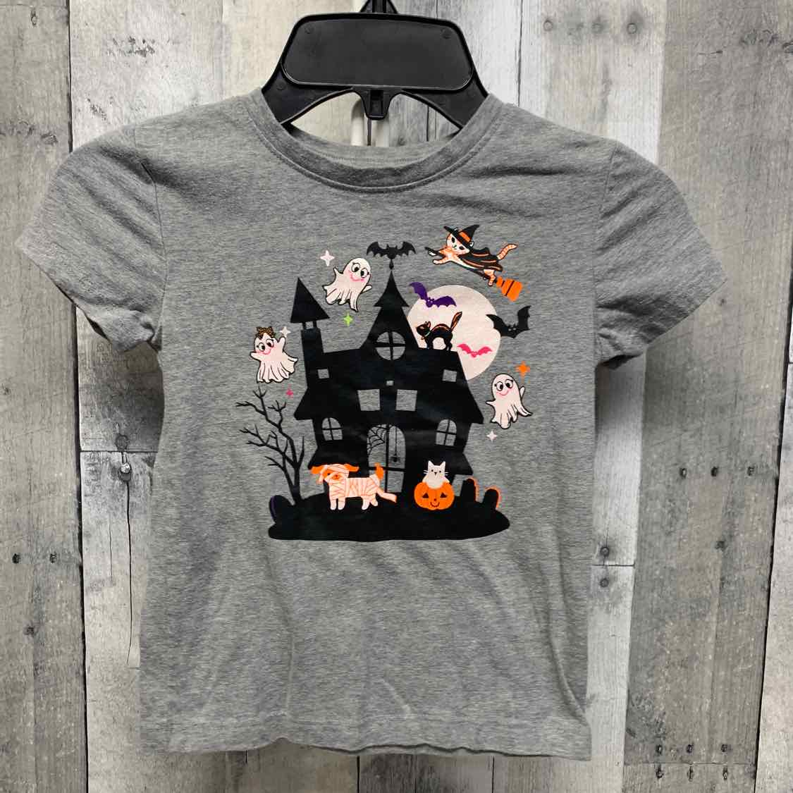 Size 4/5 Gray Graphic Holiday Brands T Shirt