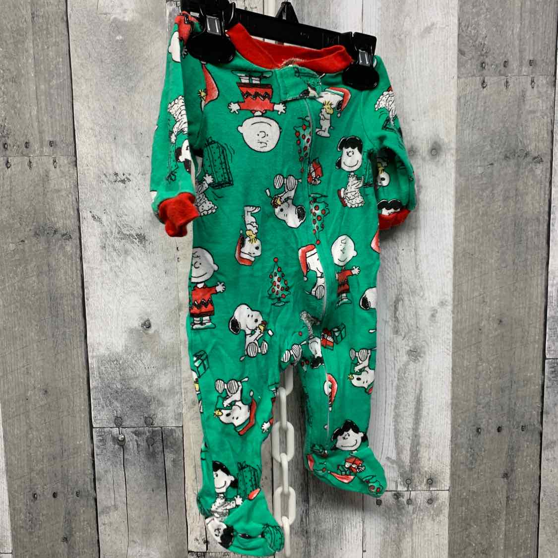 Size 0-3 Months Green/Red Peanuts Footy PJs