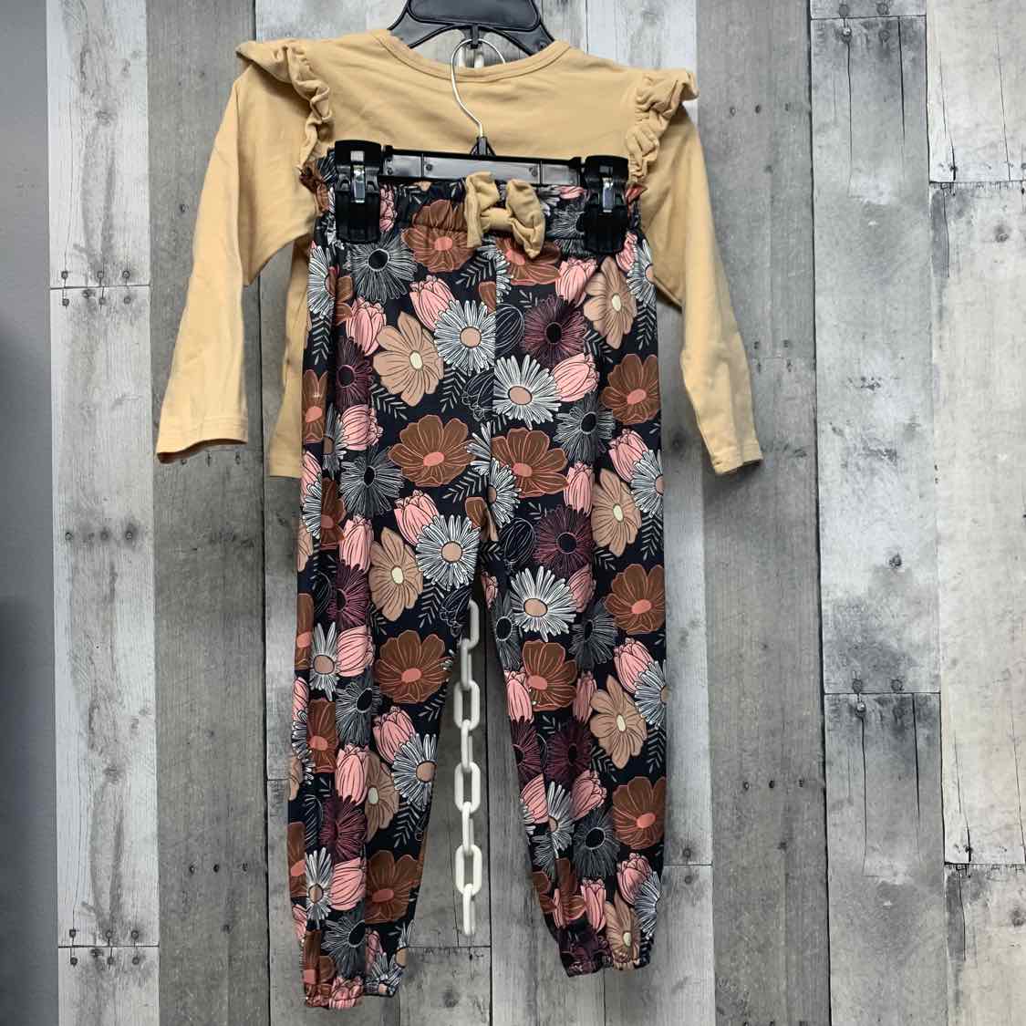 Size 5/6 Tan/Black Mid Brand Shirt/Leggings
