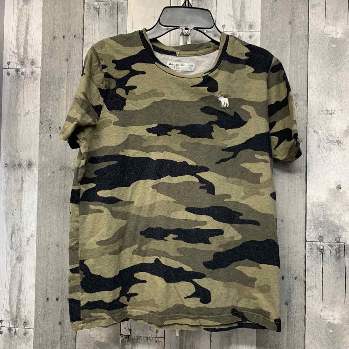 Size 13/14 Green Camo Abercrombie T Shirt
