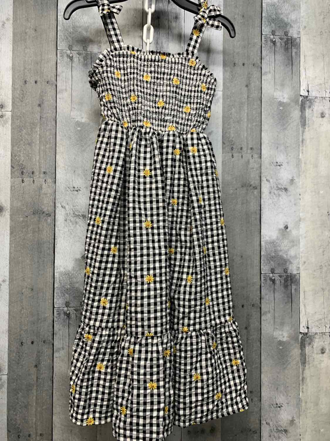 Size 8 Black/White Btween Dress - OodlesCB