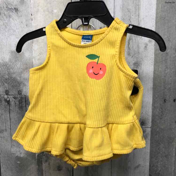 Size 3-6 Months Yellow Old Navy Shirt/Shorts