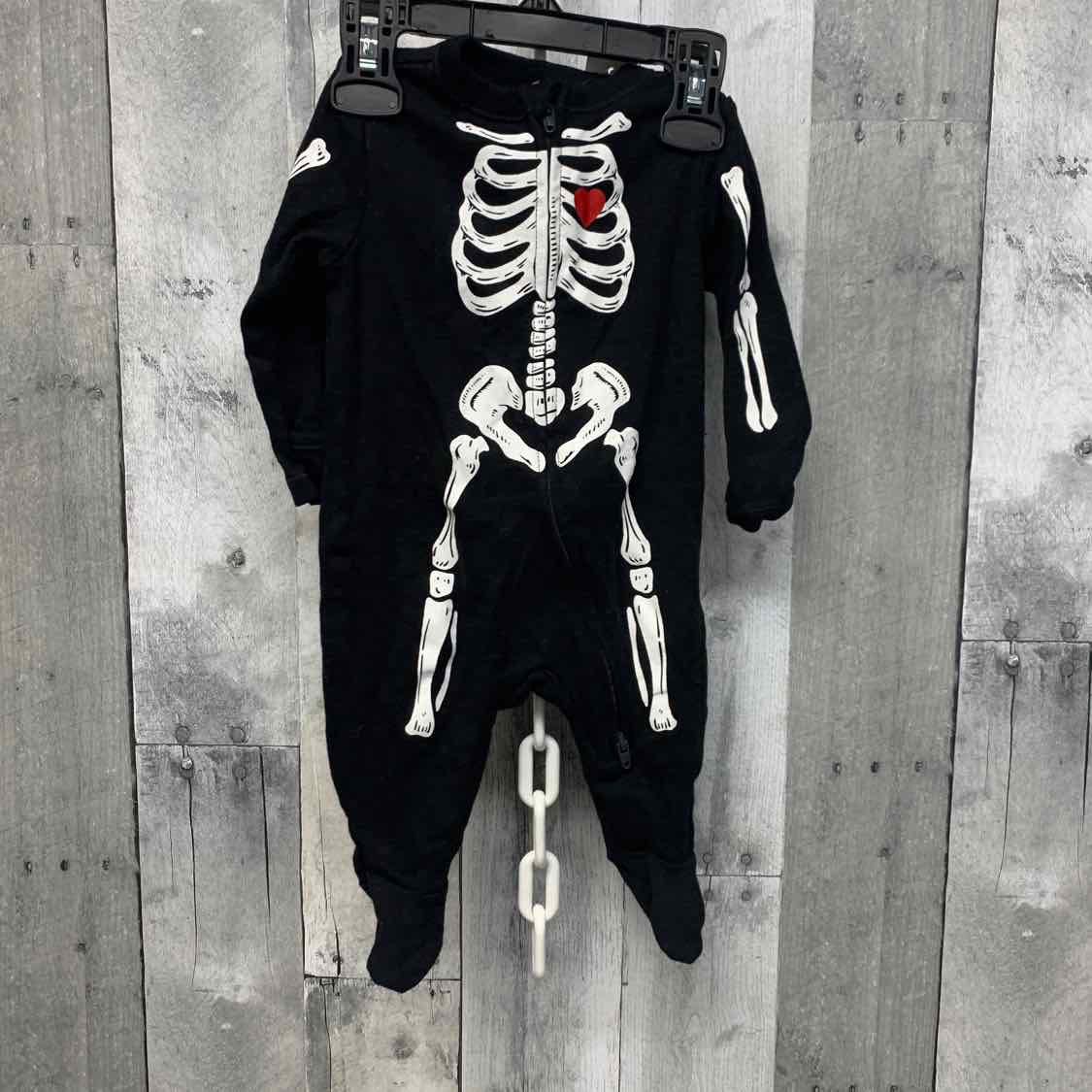 Size 0-3 Months Black Print Old Navy Footy PJs