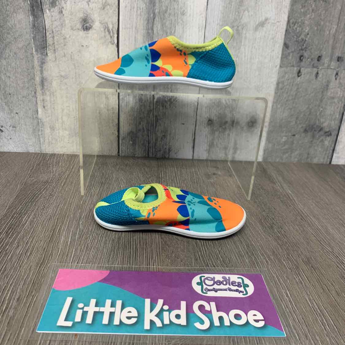 Size 5/6 Green/Orange Speedo Water Shoes
