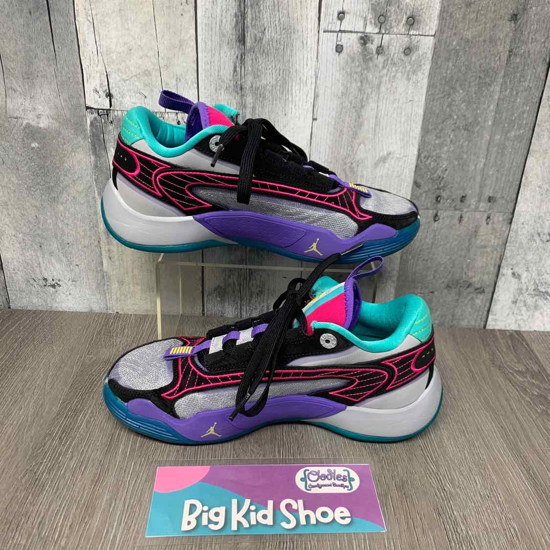 Size 5.5 Gray/Purple Sport Brand Sneakers