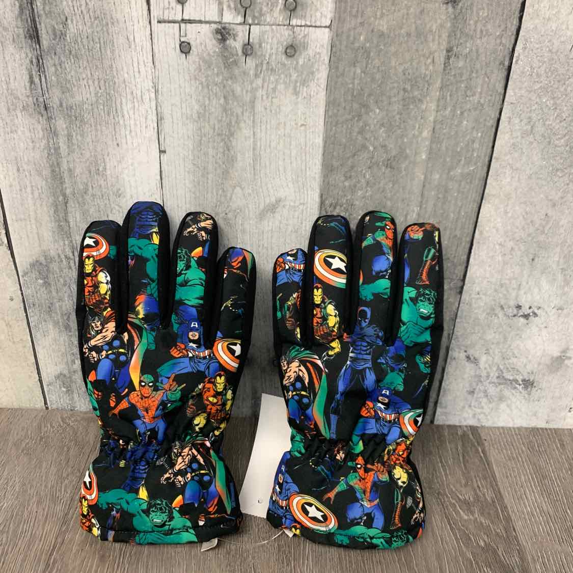 Size Child Intermediate Black Graphic Marvel Gloves