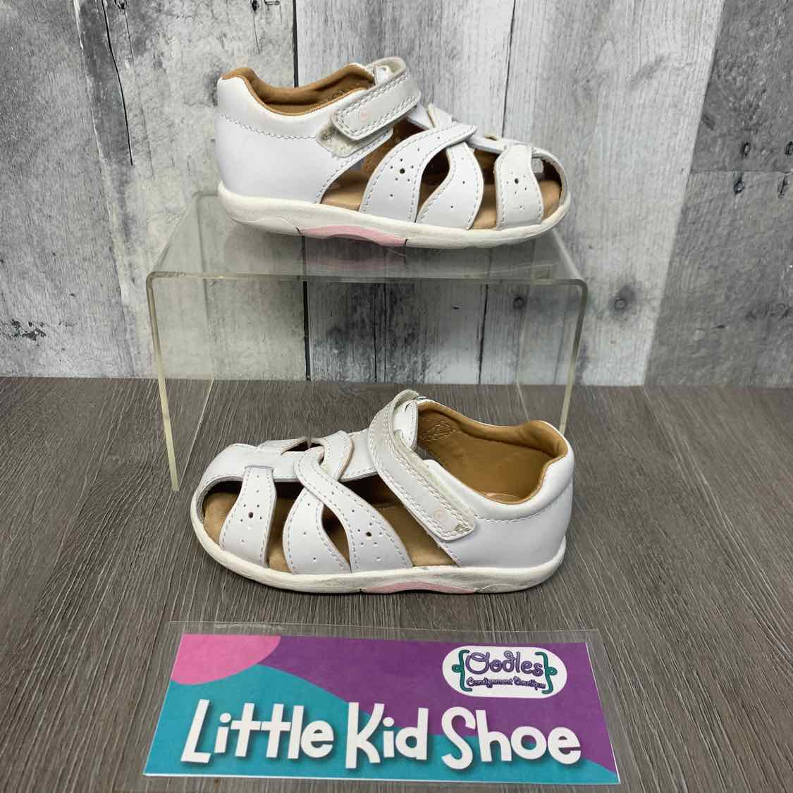 Size 8 White Stride Rite Sandals - OodlesCB