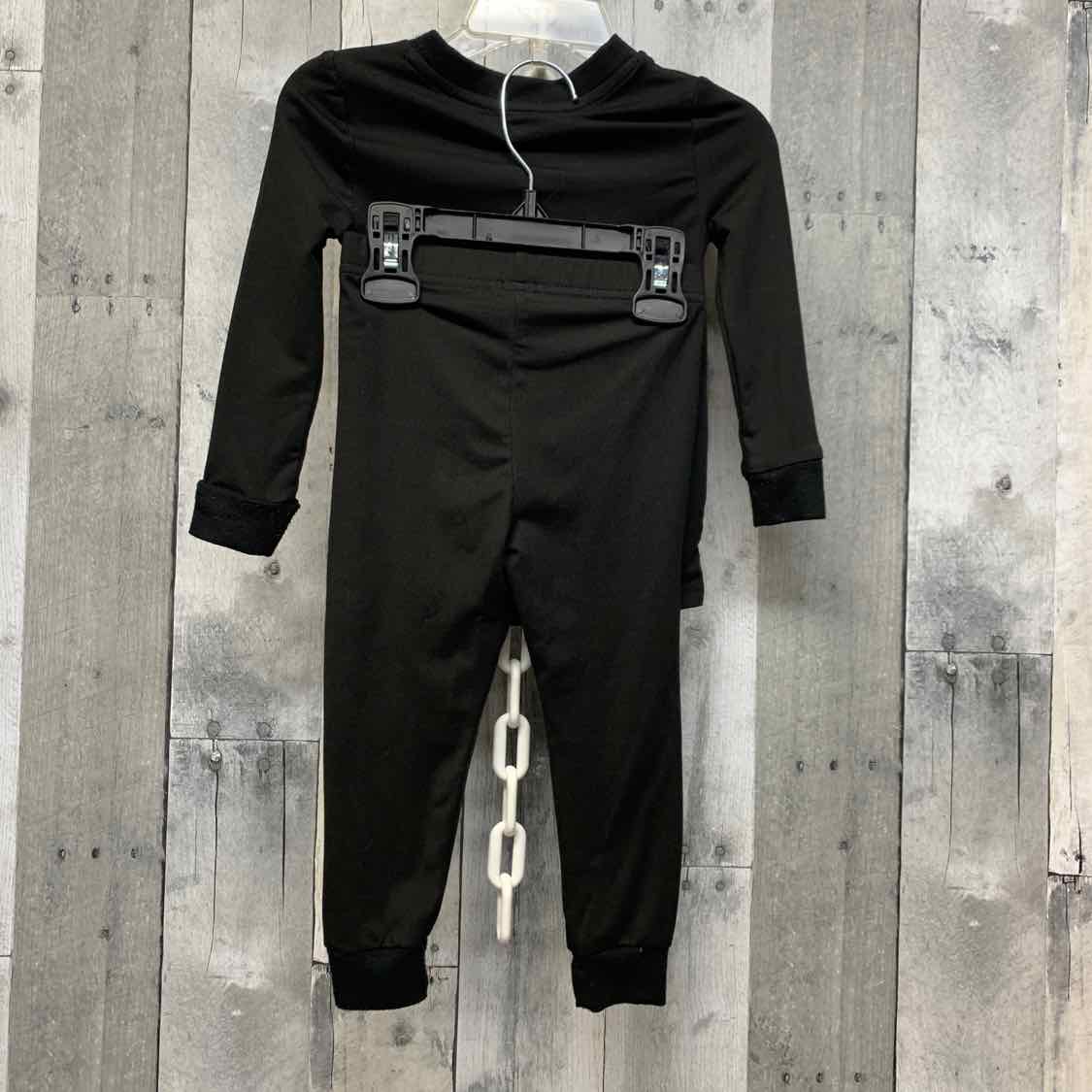 Size 2T Black Graphic Holiday Brands 2pc PJs