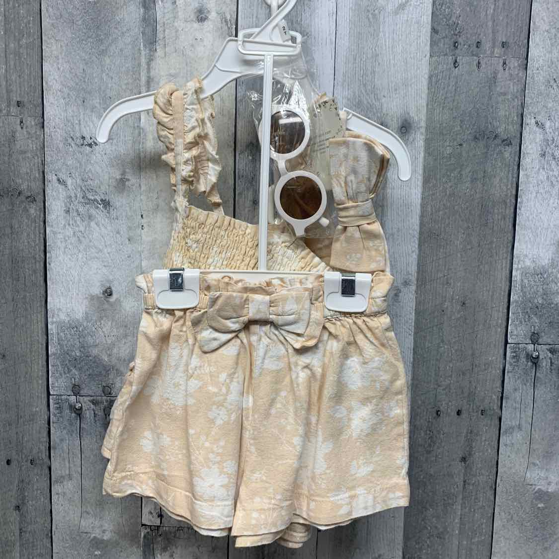 Size 2T Tan/White Name Brand Shirt/Shorts