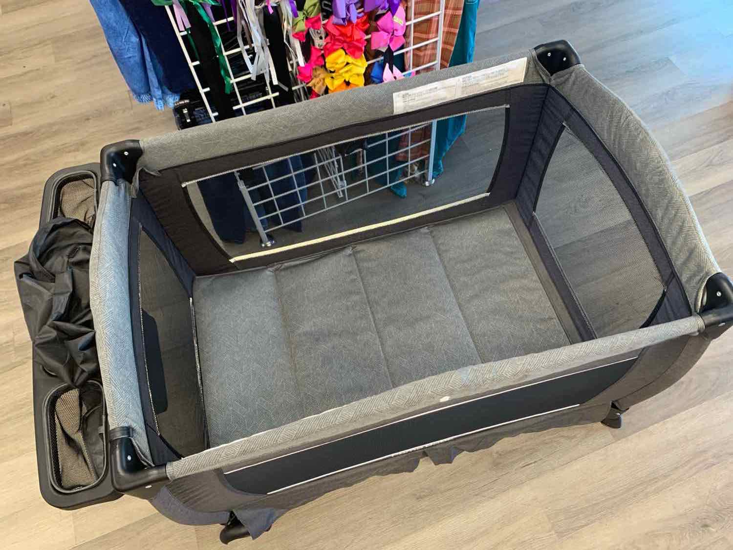 Pamo Babe Gray/Black Pack N Play