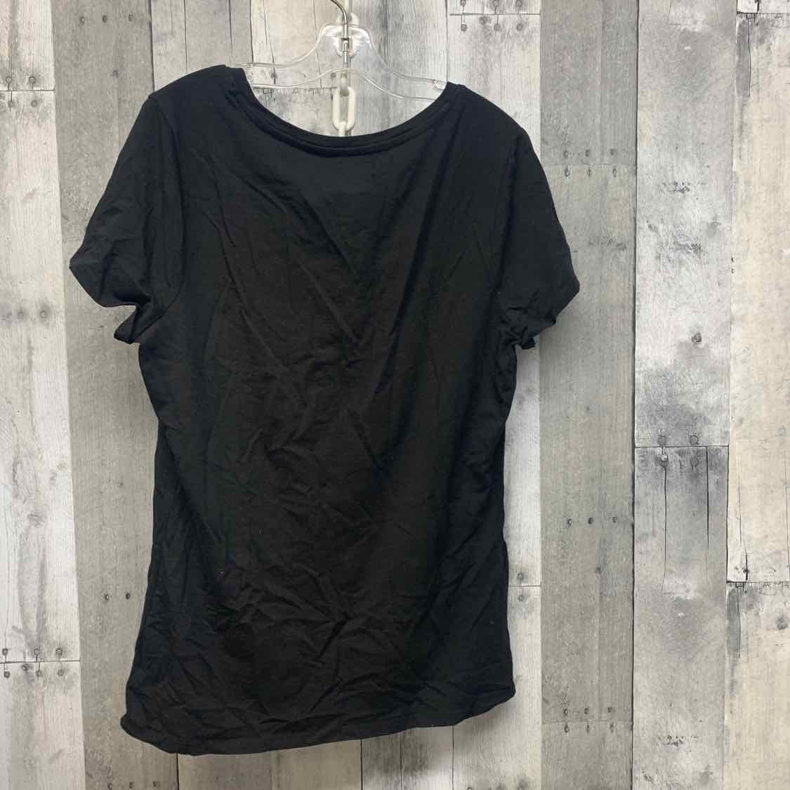 Size M Black Graphic Time and Tru T Shirt