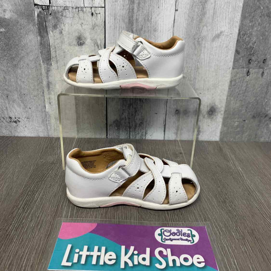 Size 8 White Stride Rite Sandals - OodlesCB