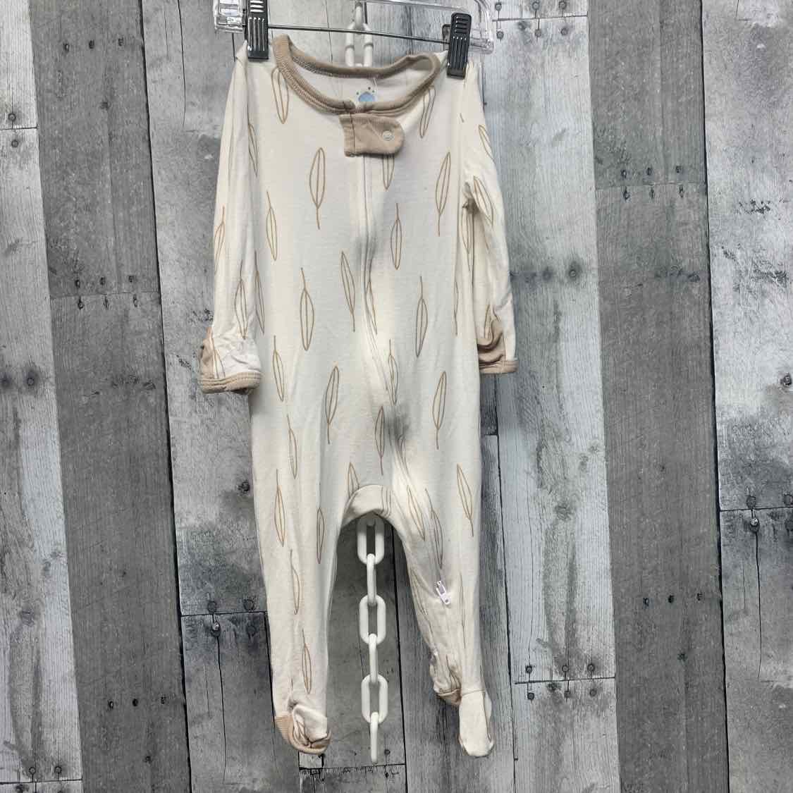 Size 3-6 Months White/Tan Cloud Island Footy PJs