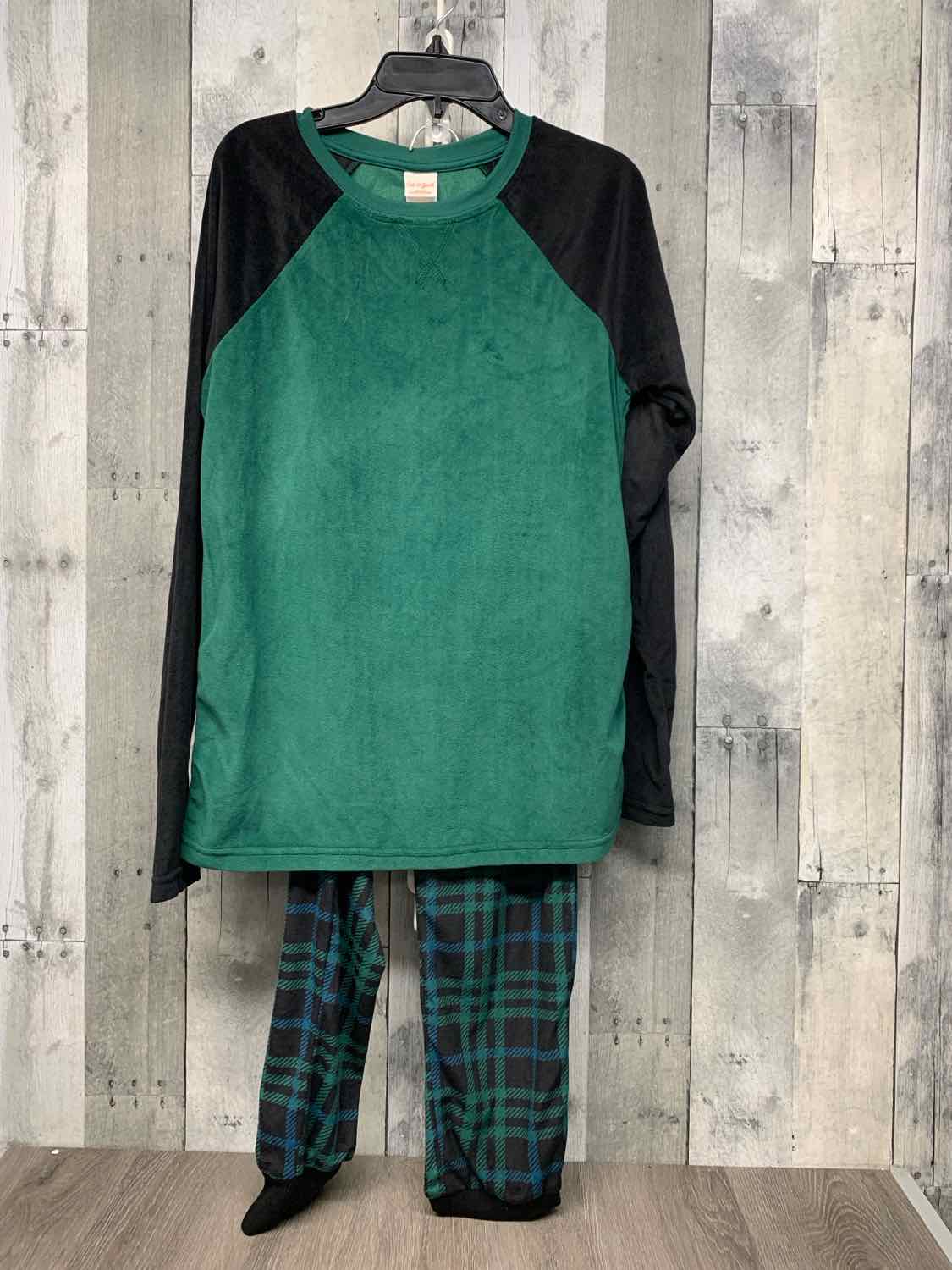 Size 16 Black/Green Cat & Jack 2pc PJs