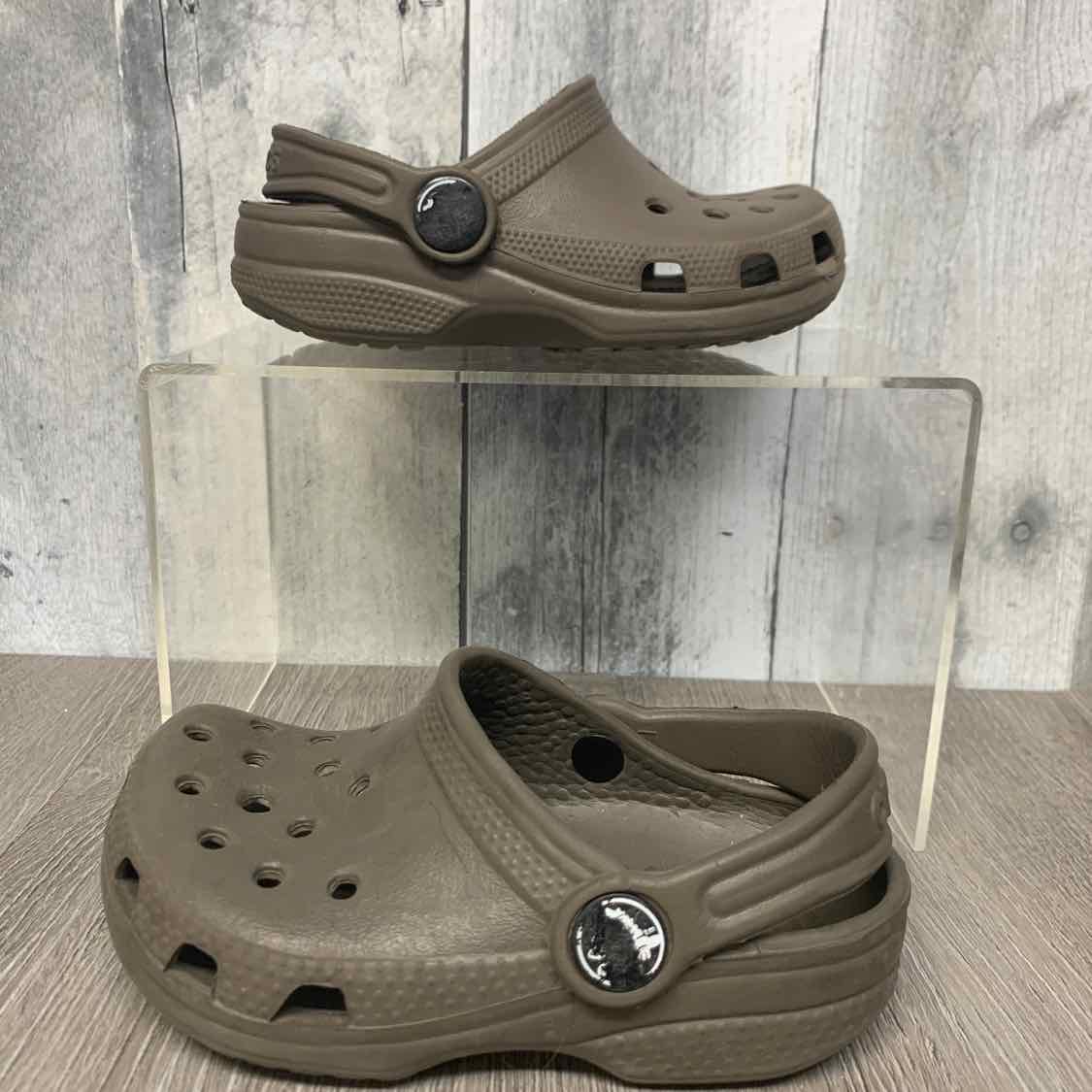 Size 6 Gray Crocs Water Shoes
