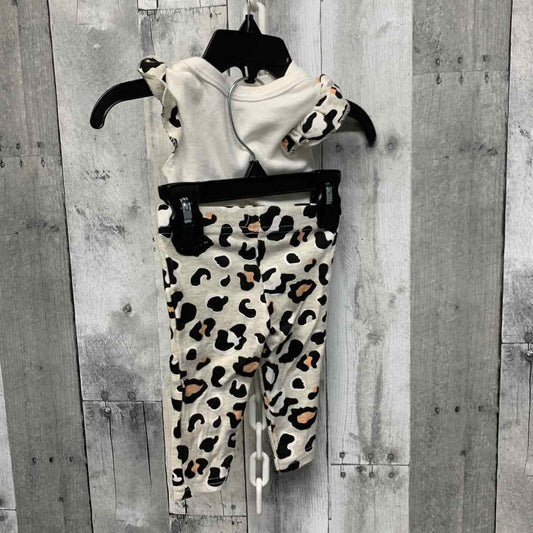 Size 0-3 Months White Animal Print Mid Brand Shirt/Leggings