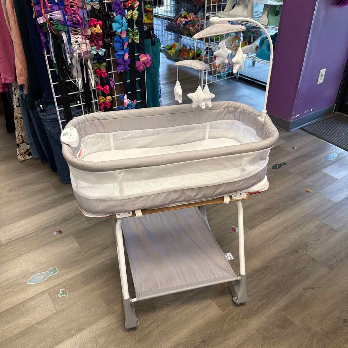 Simmons Gray/White Bassinet