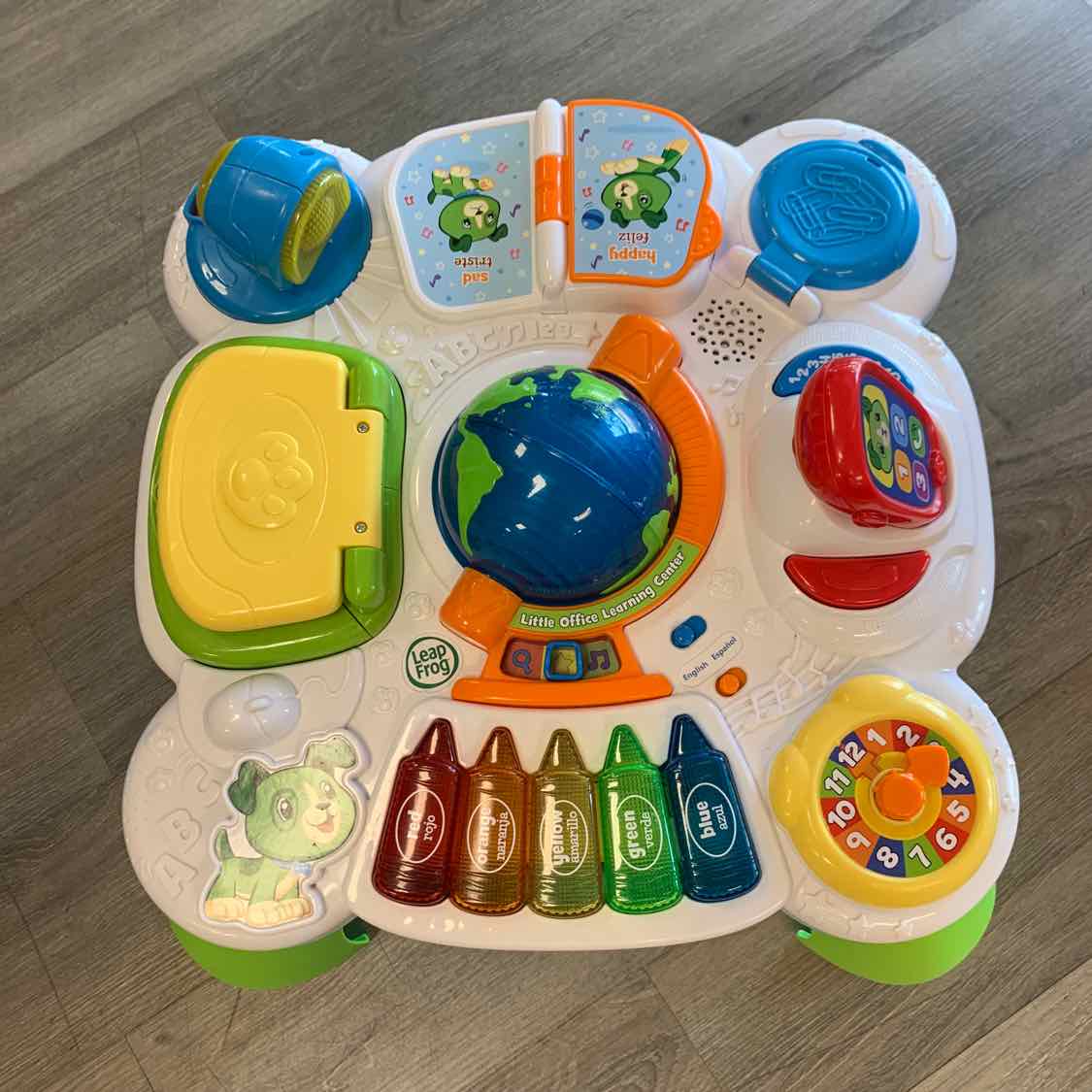 LeapFrog White/Green Activity Table
