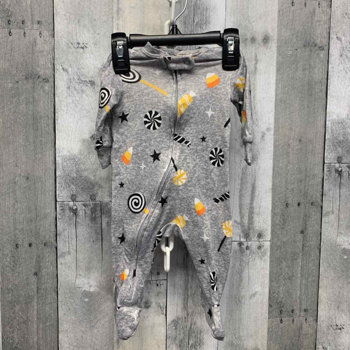 Size 0-3 Months Gray Graphic Holiday Brands Footy PJs