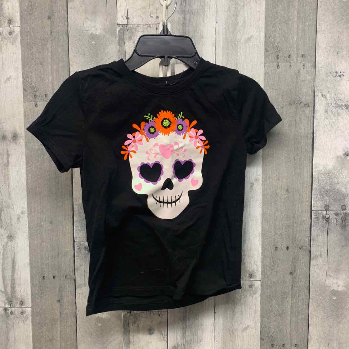 Size 7/8 Black Graphic Holiday Brands T Shirt