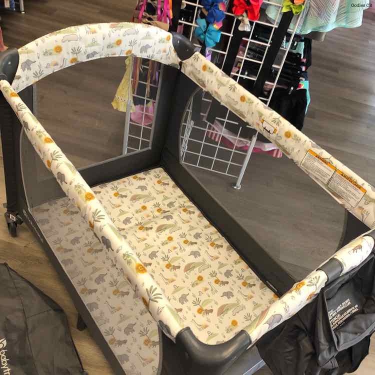 Baby Trend White/Green Safari Pack N Play