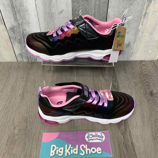 Size 3 Black/Pink Skechers Sneakers