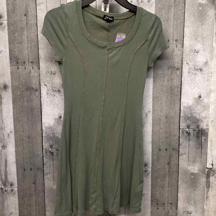 Size 8 Green Art Class Dress - Knit - OodlesCB