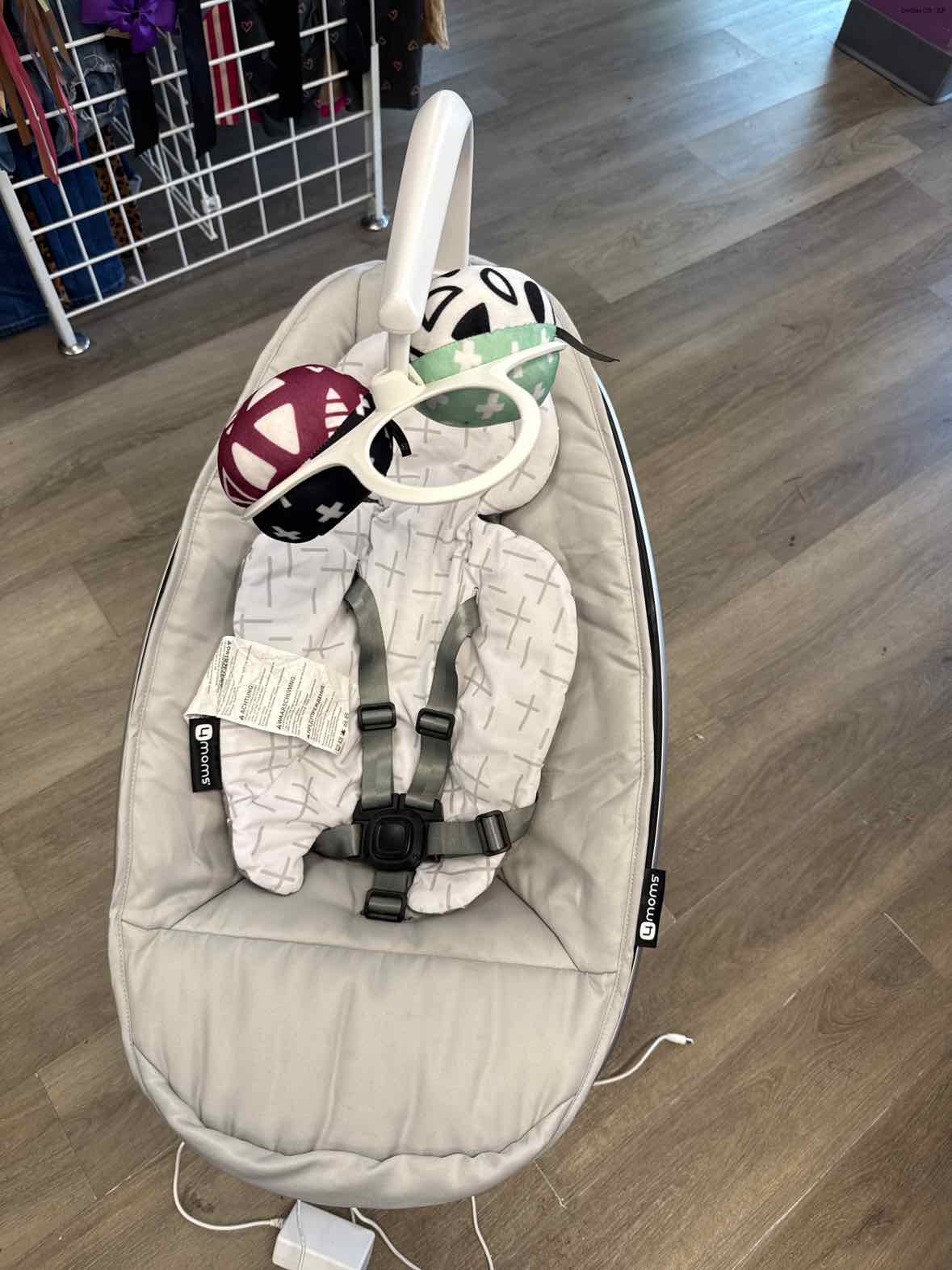 4Moms Gray/Black Swing w/ Pwr Plug
