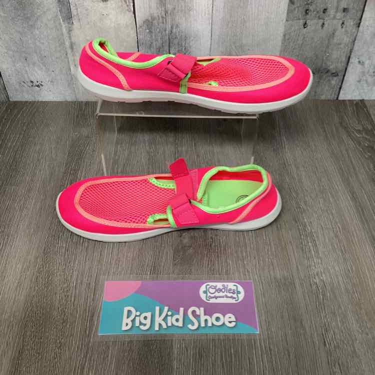 Size 6 Hot Pink Wonder Nation Water Shoes