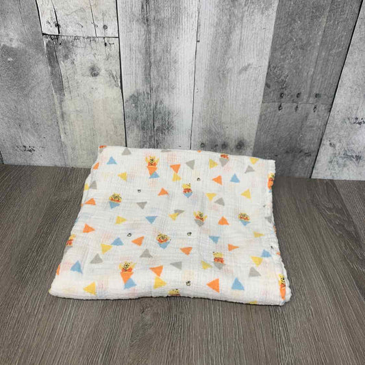 Disney White Print Pooh Blanket