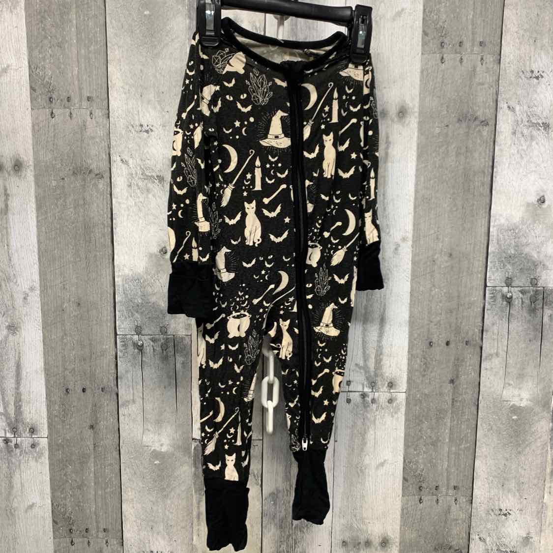 Size 6-12 Months Black Print B Brand Footy PJs