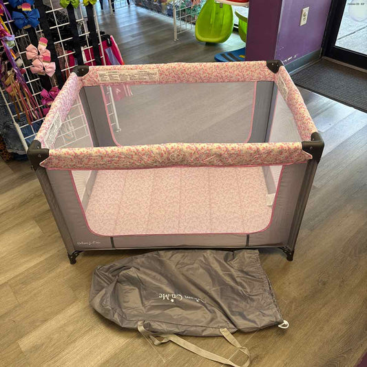 Dream on Me Pink Floral Print Pack N Play