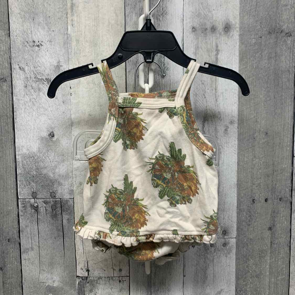 Size 6-12 Months White Print Kate Quinn Shirt/Shorts
