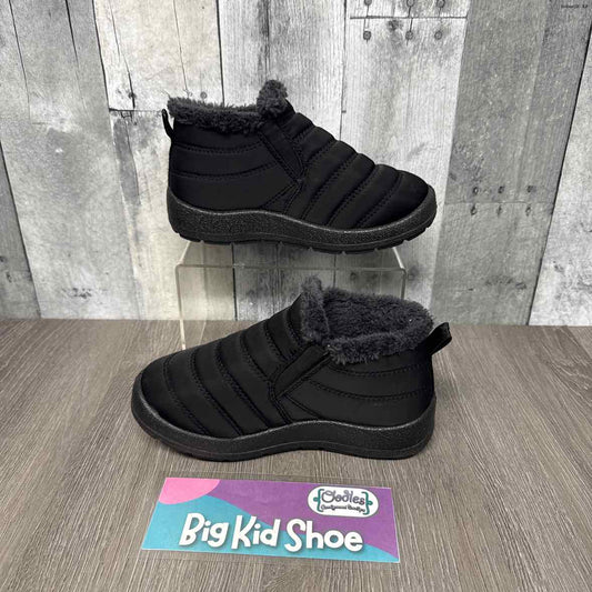 Size 1 Black B Brand Snow Boots