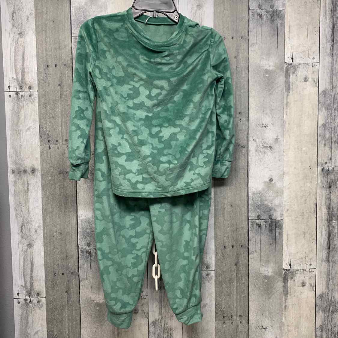 Size 6/7 Green Members Mark 2pc PJs