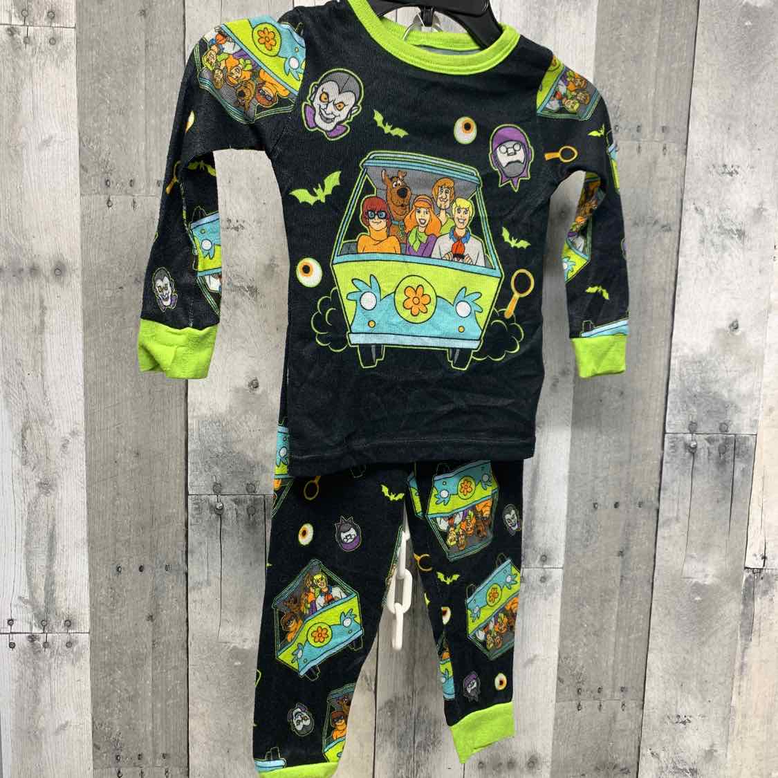 Size 4T Black Graphic Mid Brand 2pc PJs