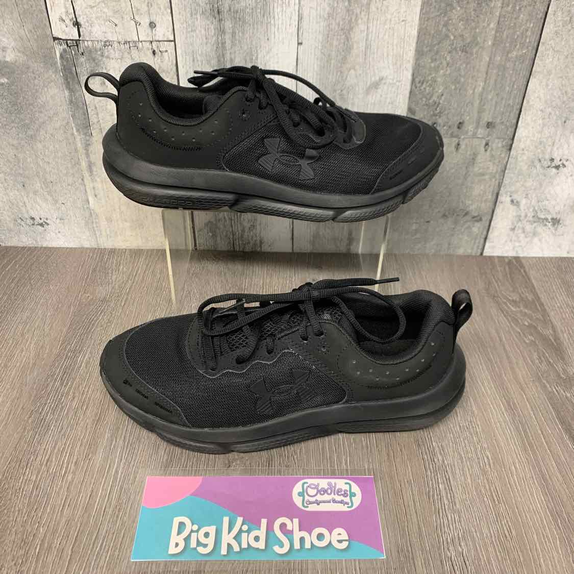Size 7 Black Sport Brand Sneakers