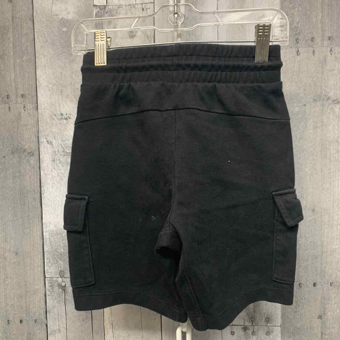 Size 6/7 Black Gap Shorts