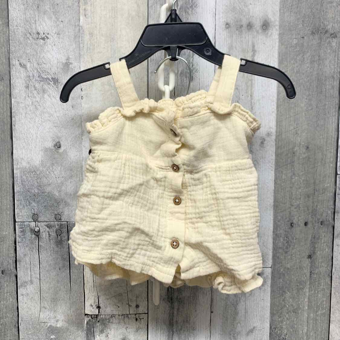 Size 3-6 Months White Mid Brand Shirt/Shorts